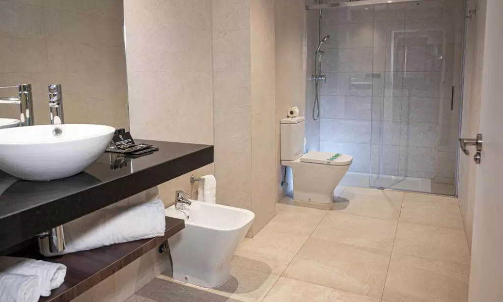 Valencia: 1 noche con botella de cava y opción a bañera de hidromasaje