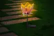 Lampe solaire GloBrite pour extérieur modèle fleur - Image 7