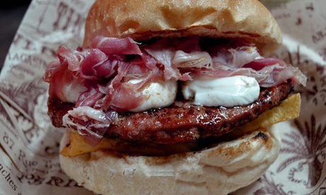 Menu panino gourmet o deluxe con antipasto e birra per 2 o 4 persone da Burger Boss a Napoli (sconto fino a 52%)