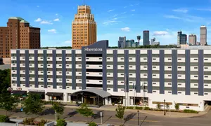 Niagara Falls Hotel with Indoor Pool & Casino Access