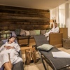Image 2: Genieß den perfekten Spa-Tag: Massage oder Peeling, Sauna & Schwimmbad
