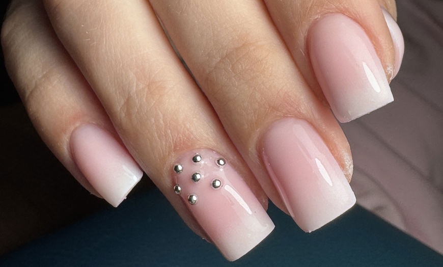 Image 5: Piękne i trwałe paznokcie: manicure i pedicure hybrydowy