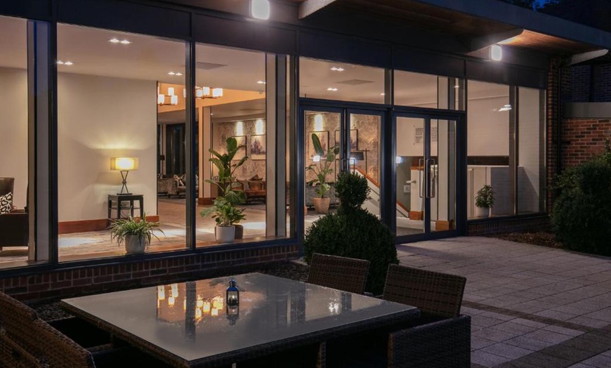 Image 13: Winchester: 4* Classic Double Room Stay with Breakfast