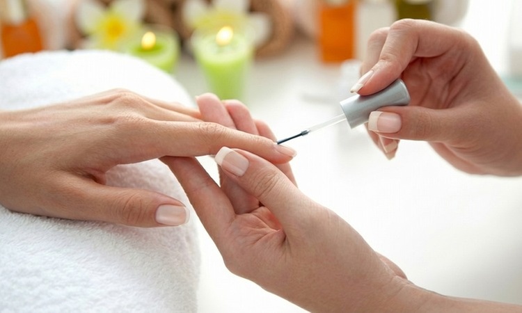 1 sesión de manicura, pedicura o manipedi con esmaltado tradicional