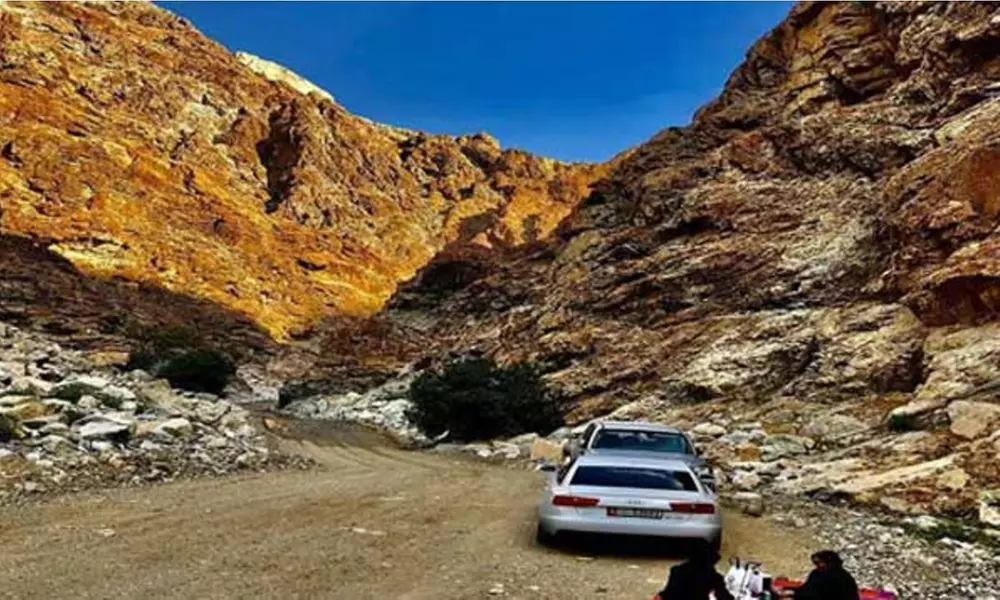 Wadi Shees Mountain Sharing Pick-Up Tour for Up to Ten at Time Tourism - Primary Image