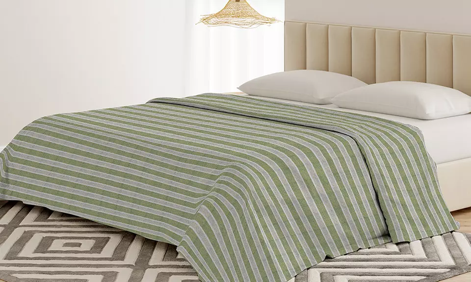 Sofabezug und Tagesdecke aus natürlicher recycelter Baumwolle