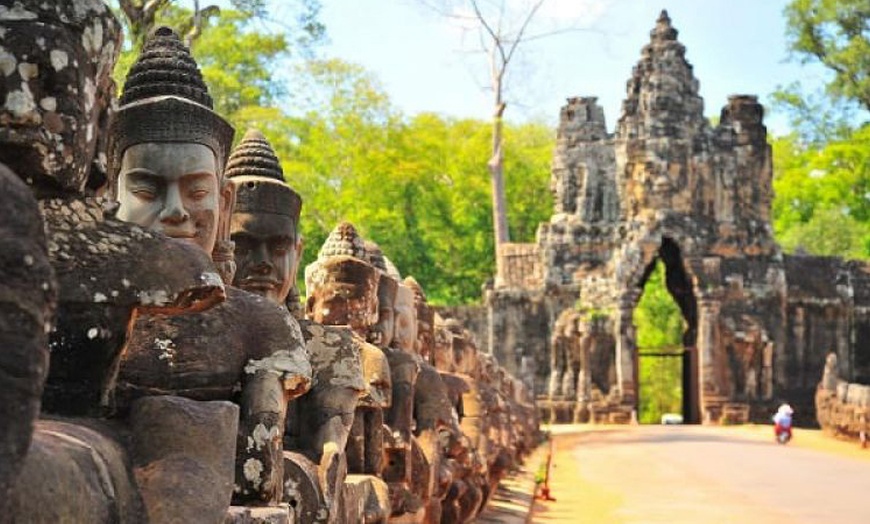 Image 3: Cambodian Discovery: Six-Night Tour with Meals