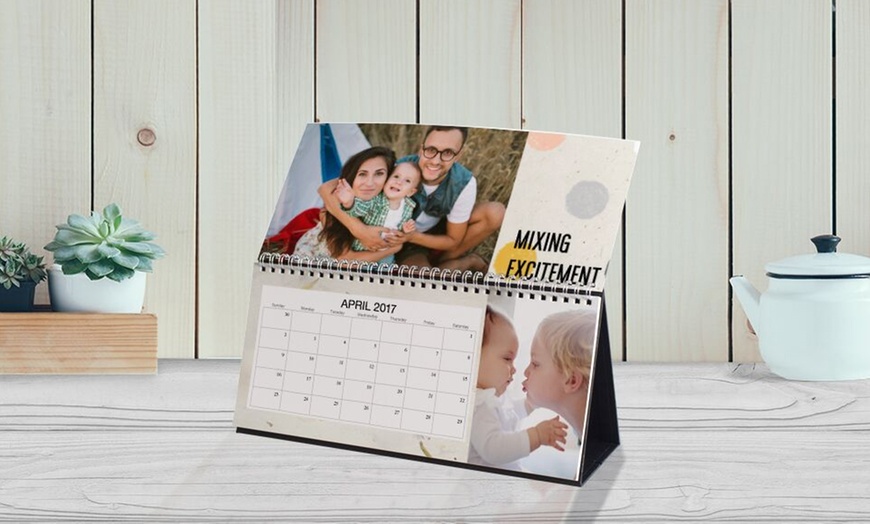 Image 7: Personalized Desk Calendar