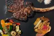 Grillkunst auf einem ganz anderen Level: 3-Gänge-Menü mit saftigem 900 g Tomahawk-Steak (bis zu 48% sparen) - Second Medium