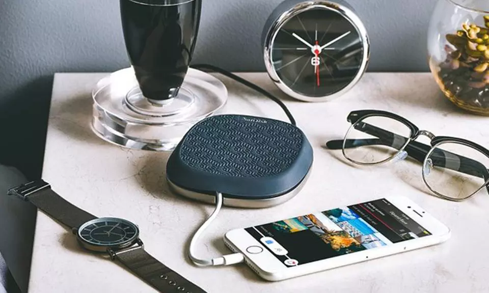 Chargeur iXpand Base compatible iPhone SanDisk avec sauvegarde automatique - Primary Image