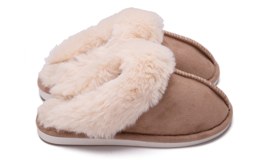 Image 5: Women's Rubber Sole Plush Slippers