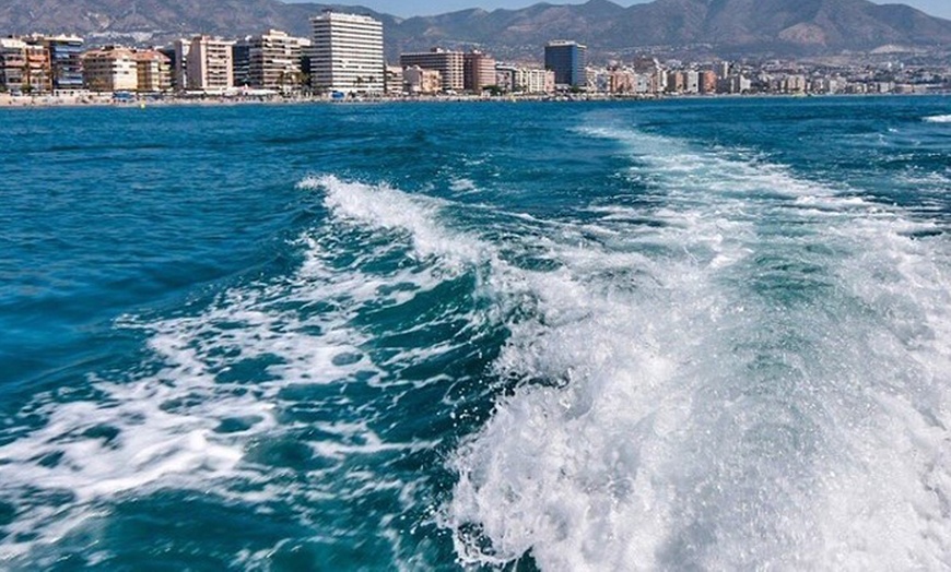 Image 2: Paseo en barco para dos personas con opción de hasta 3 niños