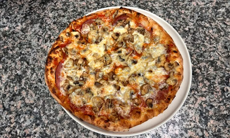 Pizza oder Pasta inkl. Dessert & Getränk für 1 - 4 Personen