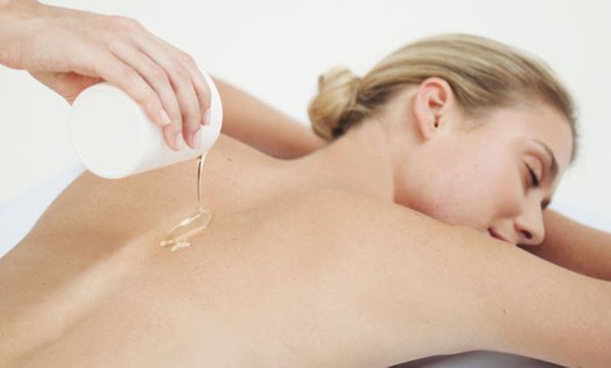 Image 9: Lauzerte : 1 à 3 nuits avec petit-déjeuner spa option massage relaxant