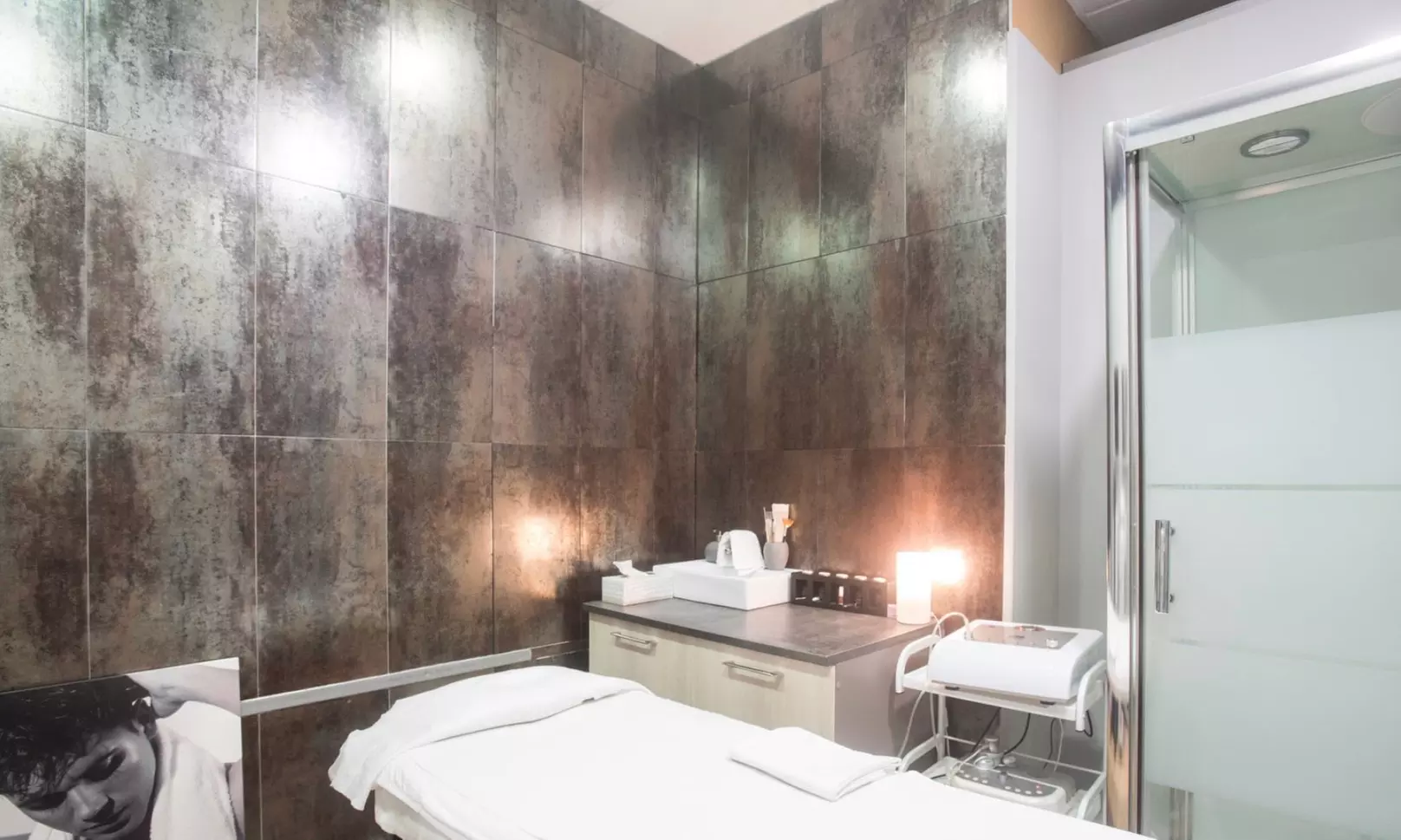 Limpieza facial y masaje corporal en Mimasthetic