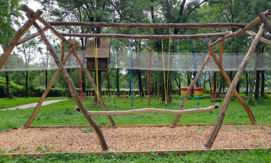 Image 6: Entrée pour le parc de jeu Elfy Park