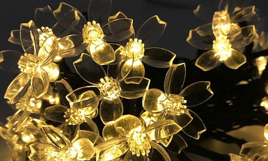 Image 7: 1x oder 2x Solar-Lichterkette im Blumen-Design