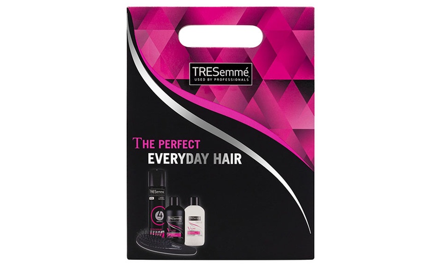 Image 2: TRESemme Hair Gift Set