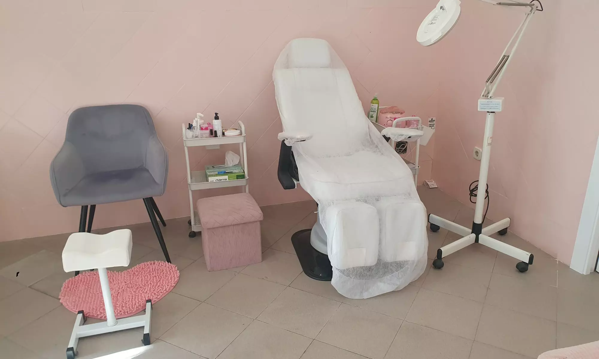 Manicura, pedicura o ambas a elegir entre clásica o prémium para 1