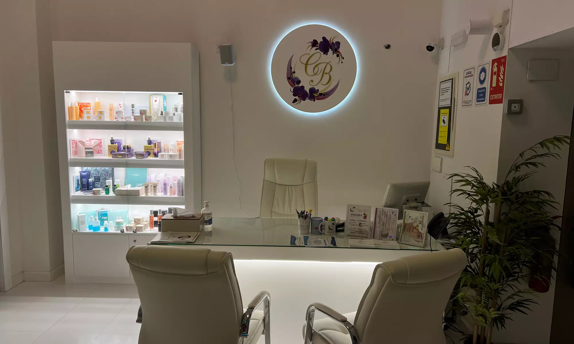 Diagnóstico facial dermoestético con aparatología e informe en Clínica Baños (hasta 82% de descuento) - Primary Image