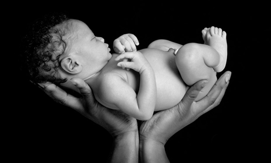 Image 2: One-Hour Newborn Photoshoot