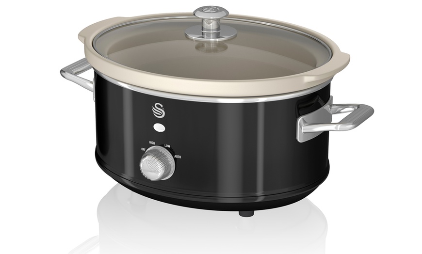 Image 17: Swan 1.5L, 3.5L or 6.5L Retro-Style Slow Cooker