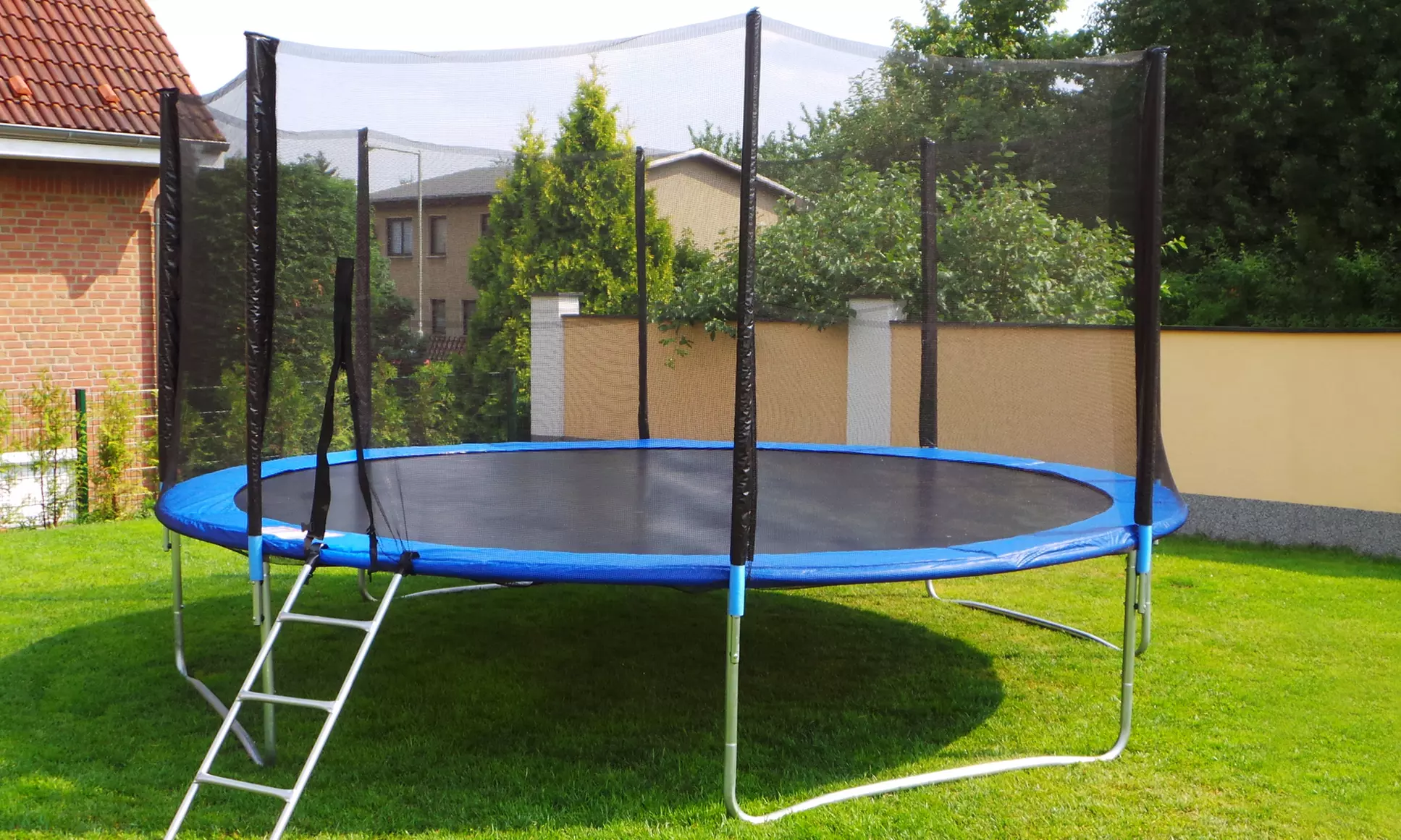 Trampoline de jardin de 250 à 430 cm de diamètre de la marque Letix - Primary Image