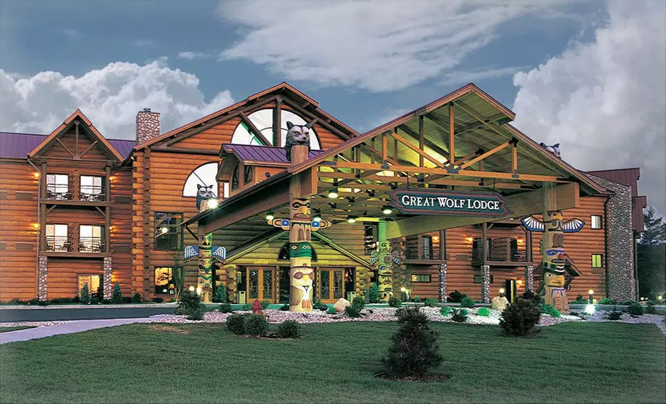 1-Night Stay for Up to 6 or 7 with Water Park Passes and $25 Resort Credit at Great Wolf Lodge Williamsburg in Virginia - Primary Image