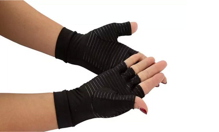 Image 1: Copper-Infused Compression Gloves