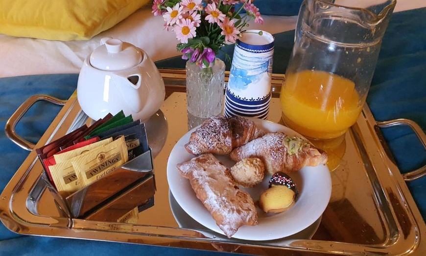 Image 8: Palermo: Double Room with Breakfast