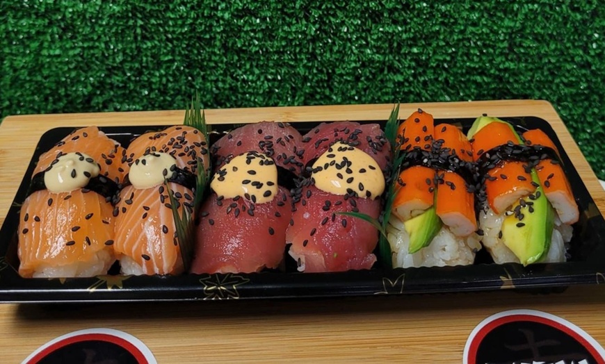 Image 12: Menú sushi lovers para 2 o 4 personas