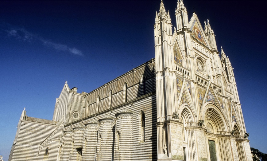 Image 12: Umbria: fino a 3 notti in camera matrimoniale o suite con colazione