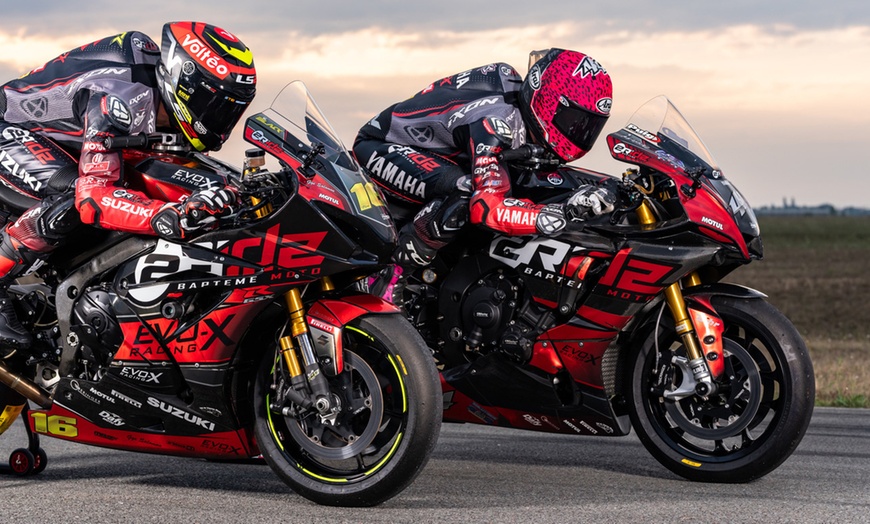 Image 1: Vitesse et sensations fortes garanties : baptême en moto de 3 tours