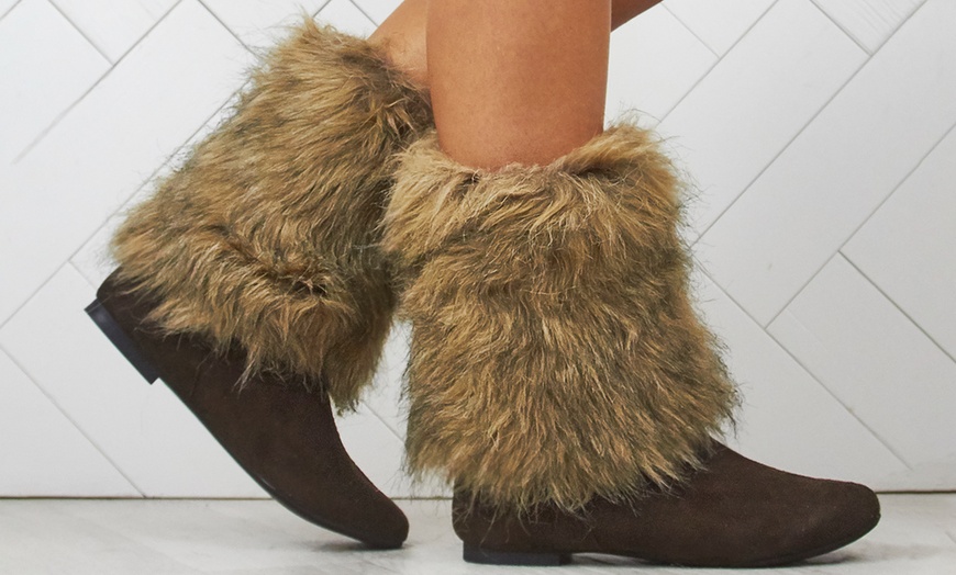 Image 9: Yeti Style Winter Boots
