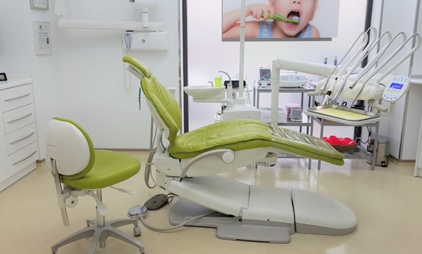 Image 4: Limpieza dental, con revisión, radiografía y 1 blanqueamiento led