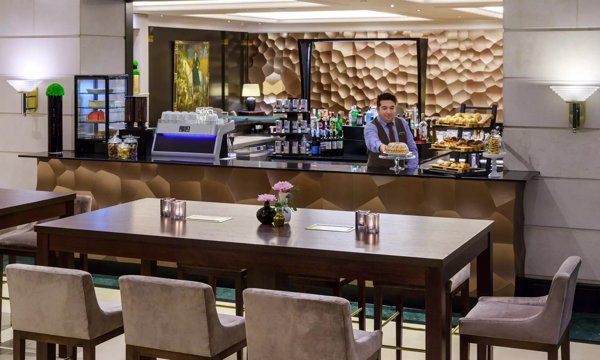 Cream oder Royal Tea in der Bristol Lounge & Eatery