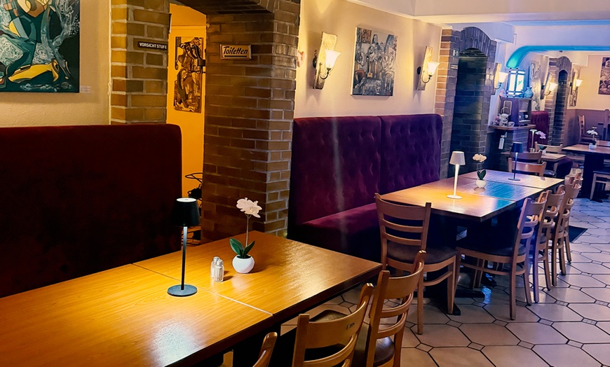 Image 3: Mediterranes 2-Gänge-Menü mit Tapasplatte für 2 oder 4 Personen