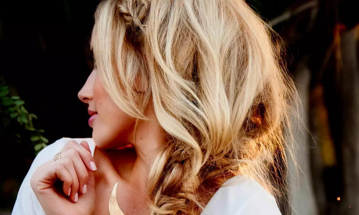 Salon 11 ATX offers vibrant root touch-up, highlights, extensions and more with up to 50% off for a refreshed look - Primary Image
