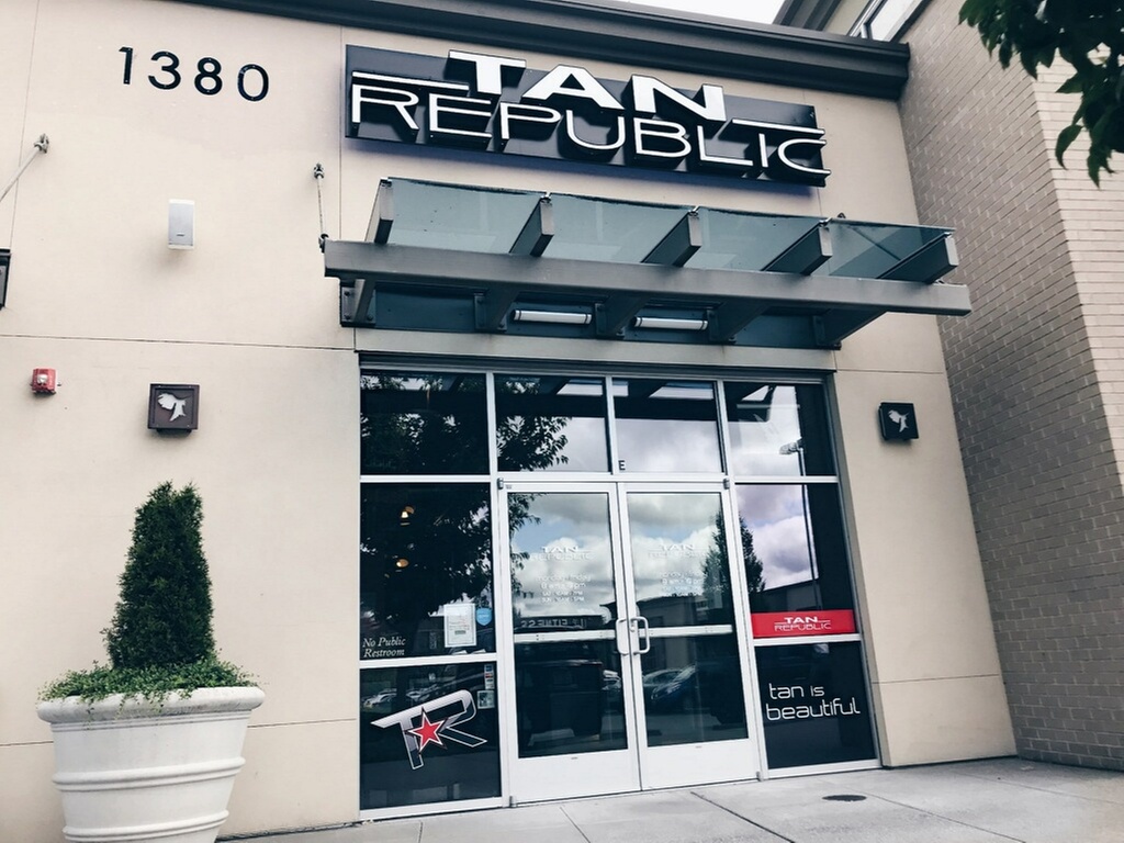 Spring-Ready Glow: UV, Spray & Red Light Sessions at at Tan Republic