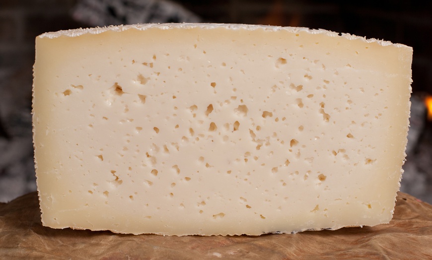 Image 2: Manchego Artesano Cheese