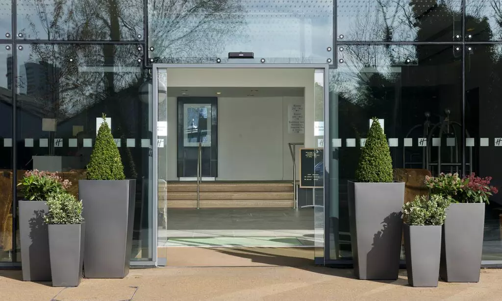 Newcastle: Double Room with Breakfast