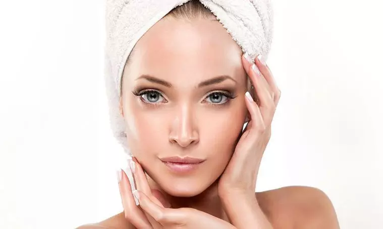 Sesión de tratamiento facial de relleno