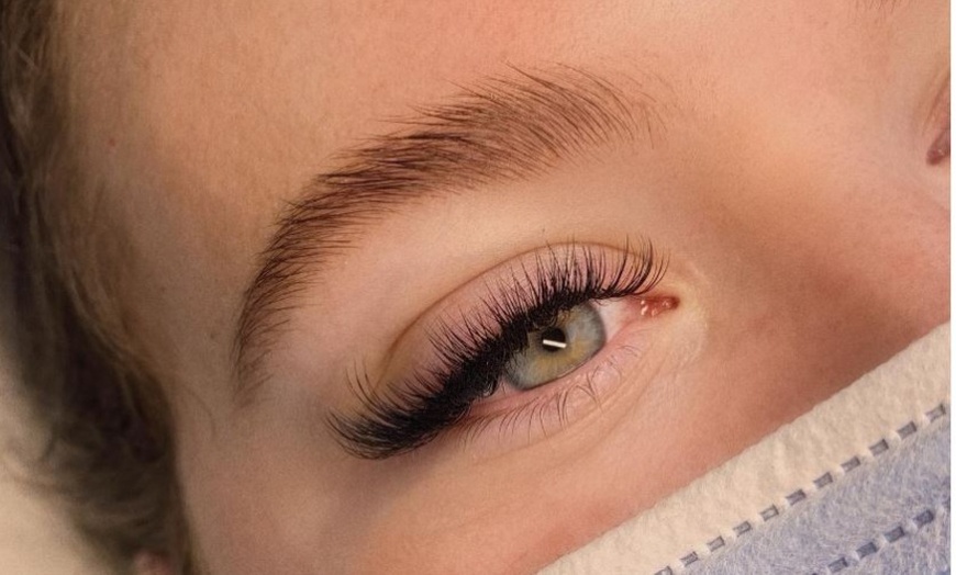 Image 6: Eyelash Extensions