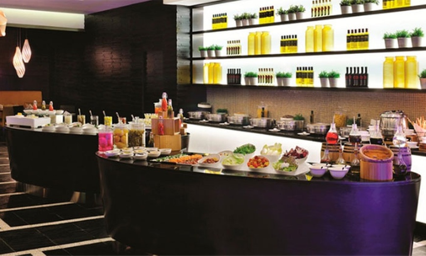 Image 3: 5* Buffet with Soft Drinks or House Beverages