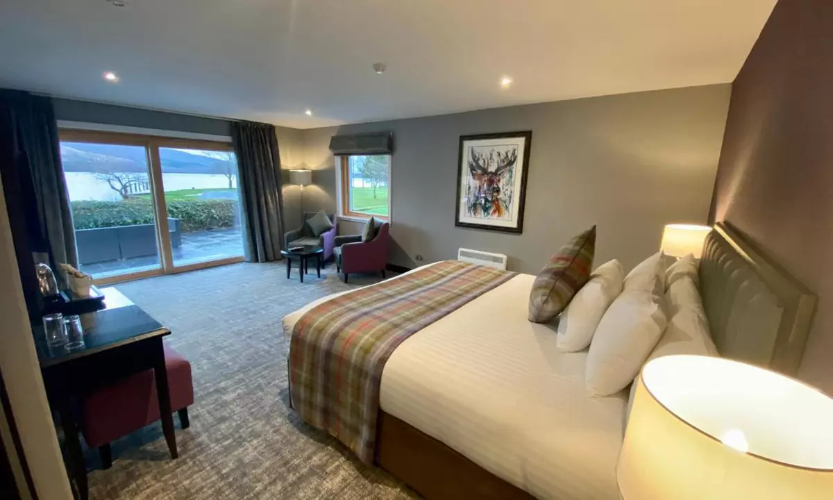 Beautiful Loch Side Stay for 2 with leisure access