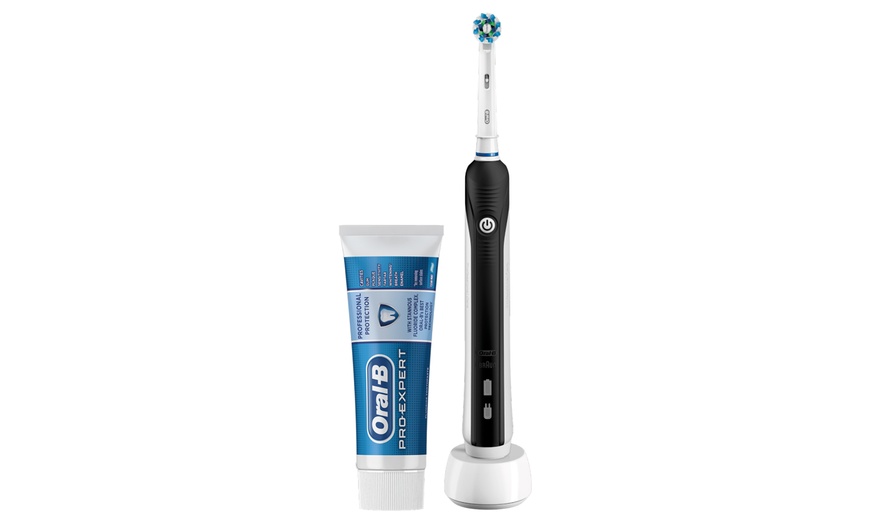 Image 3: Braun Oral-B Pro 650 Toothbrush