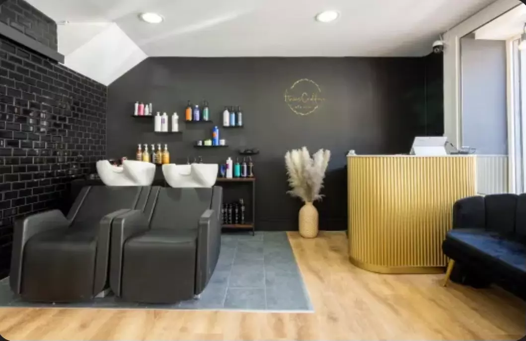 Jusqu'à 46% de remise sur Lissage brésilien chez Anais Coiffure