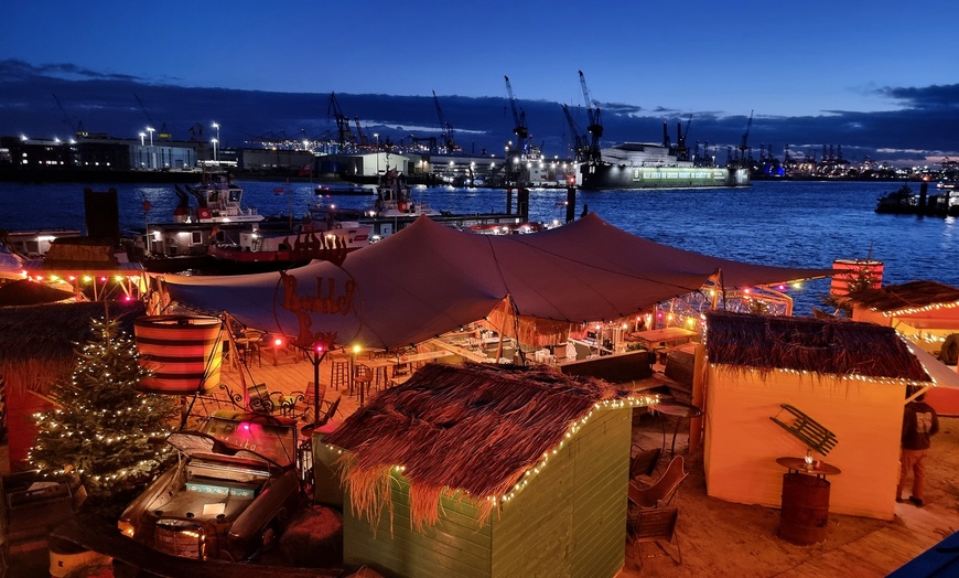 Image 1: Hamburger Winterzauber mit 2, 4 oder 6 Glühwein auf StrandPauli