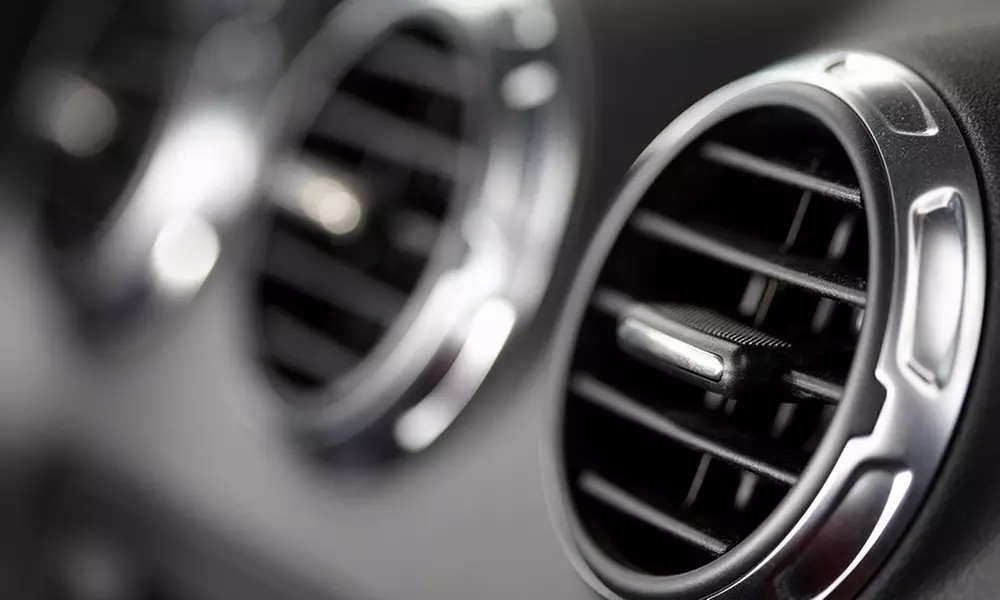 Ozonowanie (19,99 zł) z uzupełnieniem czynnika chłodzącego (od 39,99 zł) i więcej opcji w Serwisie Arauto w Gdańsku - Primary Image