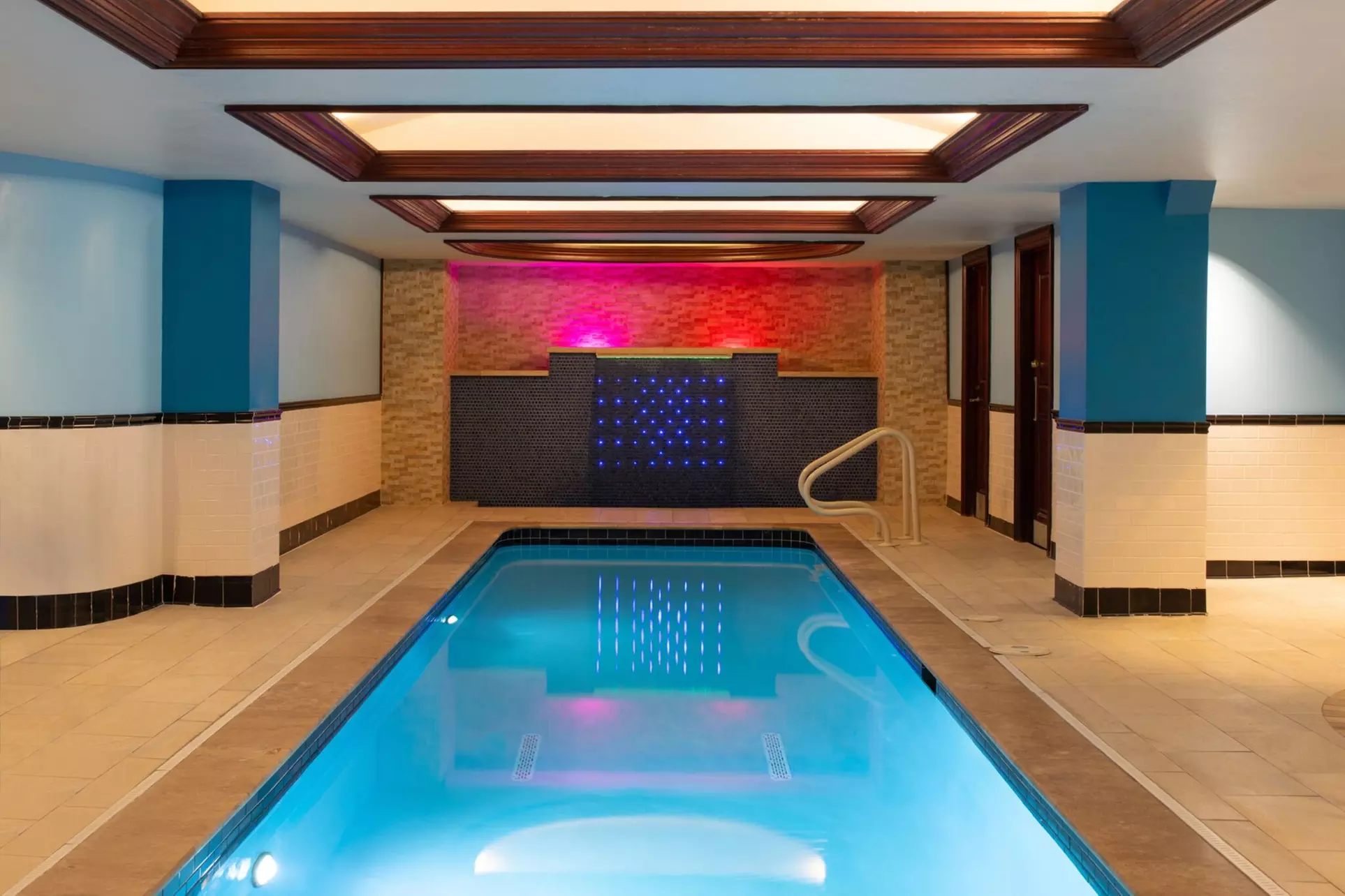Stay in Austin, TX with Elegant Charm & Prime Downtown Location
